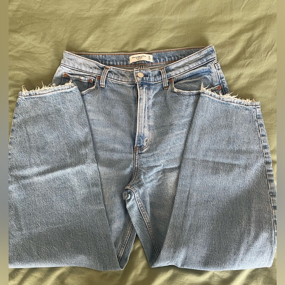 Abercrombie & Fitch 80’s high-rise mom jean